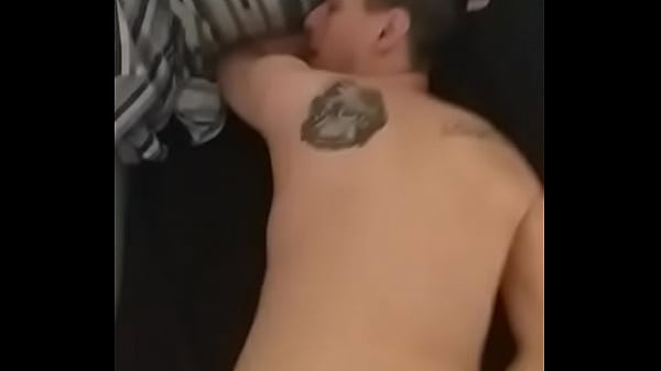 COJI CON UN CHICO DE GRINDR