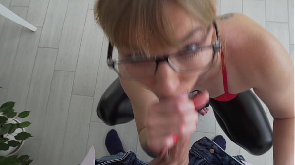 Russian hot slut Milf loves to cum on her glasses. AMATEUR BLOWJOB  