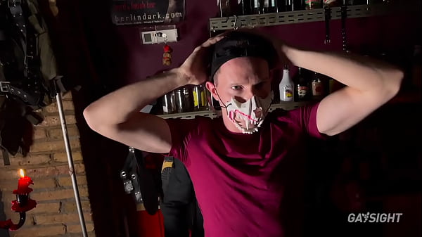 Teaser - Nicholas Bardem, le vampire tr&egrave;s sexe, baise Andr&eacute; Cruise au crusing bar de Berlin Dark  