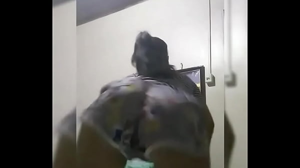 Novinha ensinado a sentar