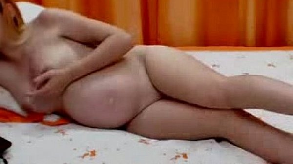 Pregnant chick anal dildo