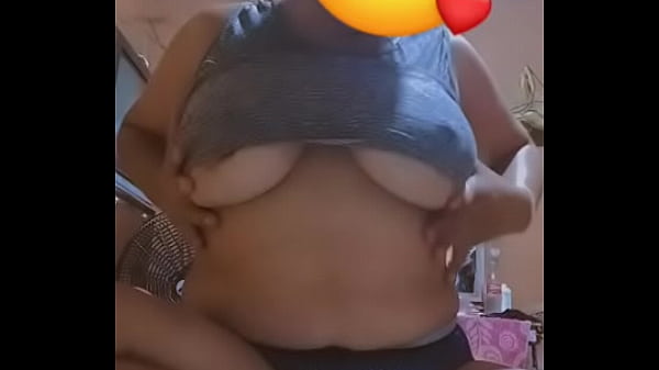 Mi vecina hermosas tetas me modela