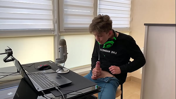 Very HOT Streamer on jerking off AND CUMS Hard 