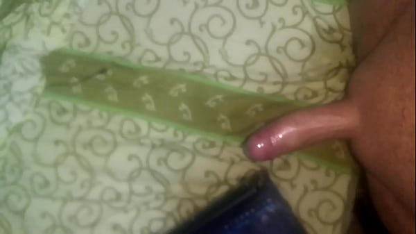 MI AMIGO SE MASTURBA VIENDO MIS FOTOS