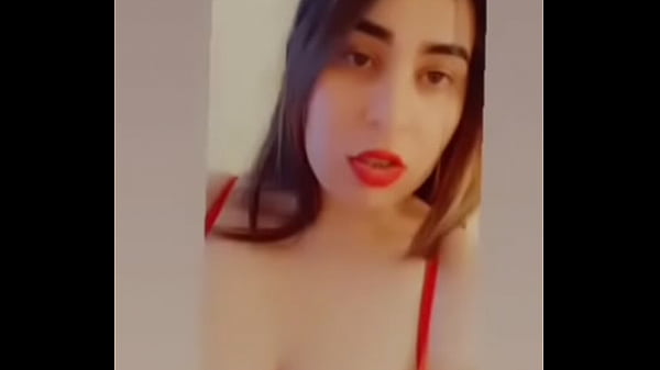 مغربية شرموطة تغني و توري بزازل الي بغا يحويني يدوز عندي للخاض  