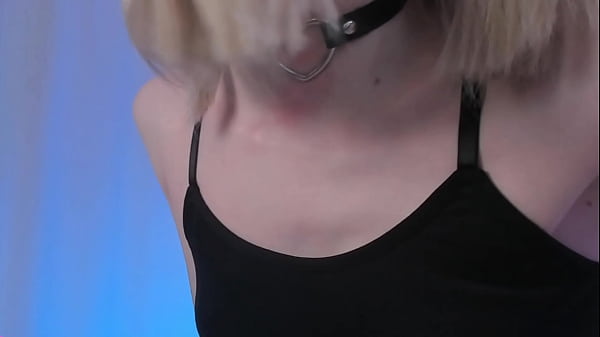 Petite Trans Stripteasing 