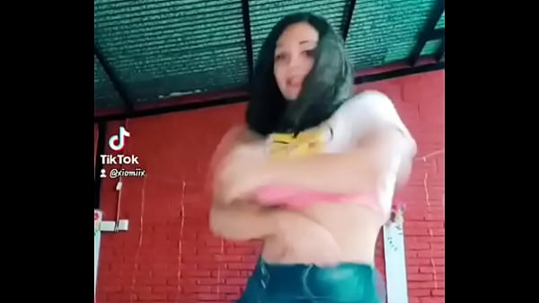 Se le nota la bombacha  