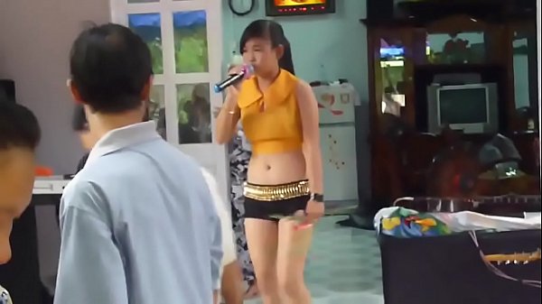 Gai viet nhay cuc sung