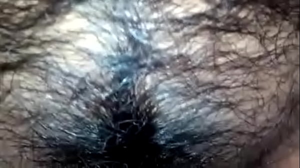 mi novia tocandose bien peluda