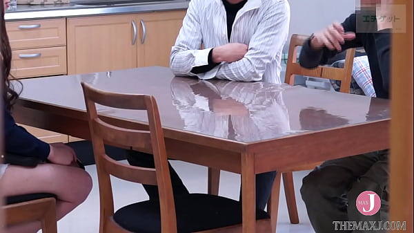 「脱ぐ仕事がヤダ」って言ってたけど実は自分がスケベでチ○コ求めちゃう淫乱だって分かっているから断っていたんでしょ！ - イントロ