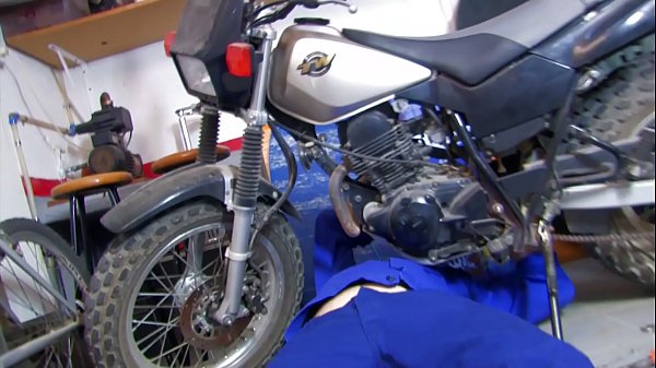 Kumalott - Petite Alina Rose Wants Facial from Bike Mecanic