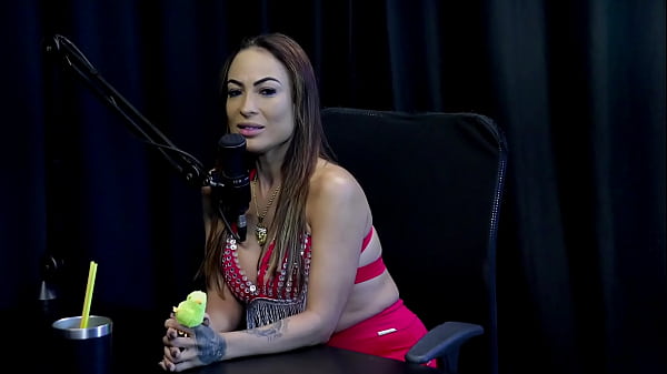 Comentou sobre a gera&ccedil;&atilde;o de criadores de conte&uacute;dos, adora provocar, gosta de ir em casa de swing, e a grava&ccedil;&atilde;o ruim... - Belinha Baracho (WATCH ON: SHEER/RED)