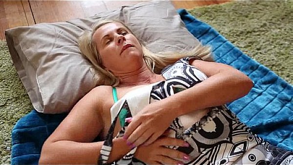 Gorgeous MILF Eva Masturbating