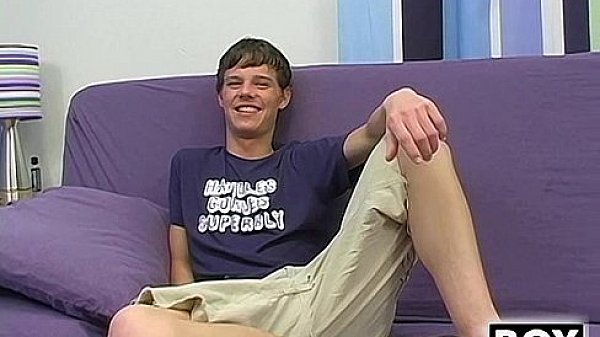 Twinks reveals himself before masturbation