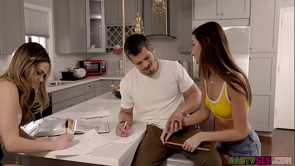 Lily Adams, Ms Faris  