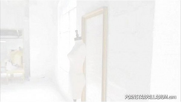 Brooke Wild pretty girl solo scene