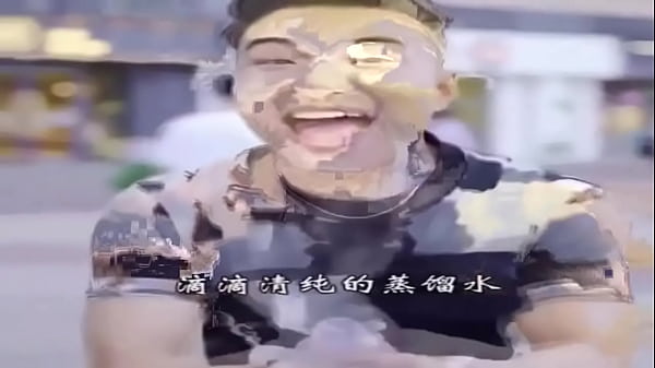 Mulher dando o &acirc;nus  