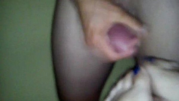 Amateur footjob and cum in her feets