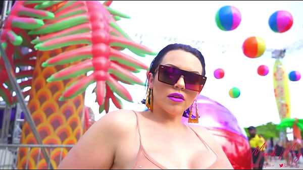 Mandi May takes Miami big dick 