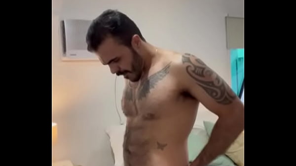 Grande 24CM de PAU GROSSO e peludo me arrombou at&eacute; me encher de leite