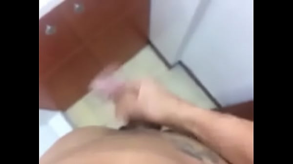 Diego Alarcon se da una pana frente al espejo 