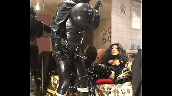 Roxina2005RubberUponRubber310305XXXL.MPG