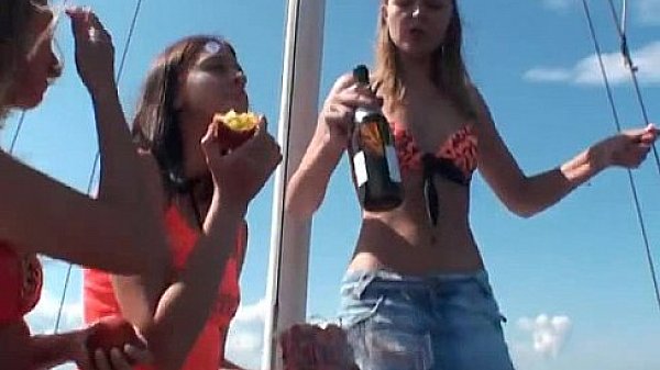 Hapineess is outdoor pussy licking