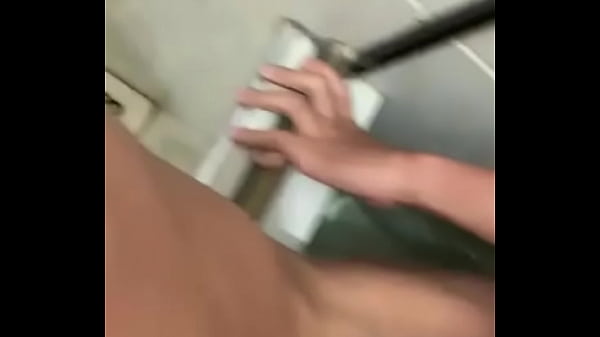 pegando o putinho na banheira do motel