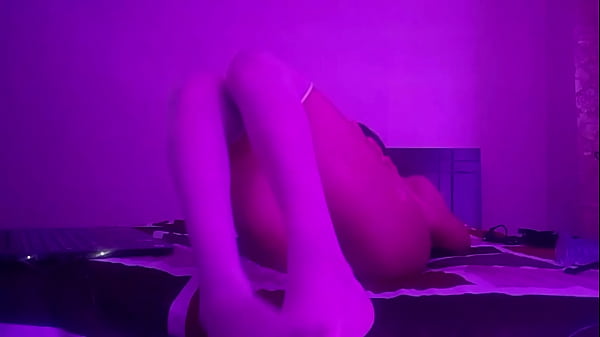 cute cute guy drills his ass with a 19cm  fake dick deep in his ass 