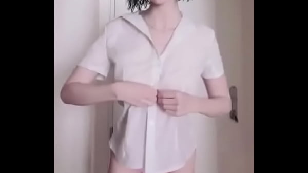 Beautifull girl show body