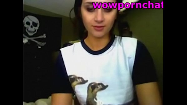hot teen chick performs on webcam 