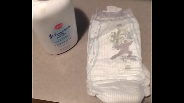 Diaper play before change(;