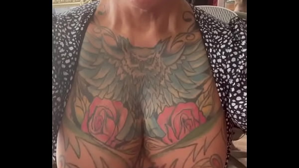 Muy sexi ense&ntilde;ando las  tetas Rachel torrres 