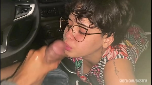 UBER , NOVINHA VOLTOU DA FESTA E TEVE QUE PAGAR A CORRIDA COM BOQUETE