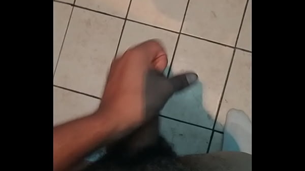 Bien caliente me la jalo hasta venirme