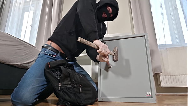 Brunette Beauty Miami Solves Robbery With A Steamy DP Threesome GP3285