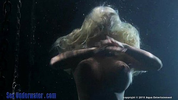 Holly's Boyz underwater sex