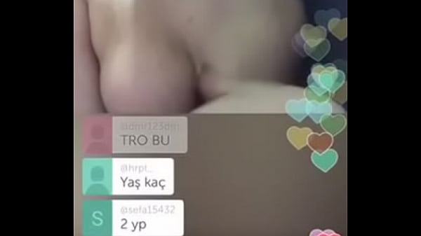 Acariciando suas belas tetas