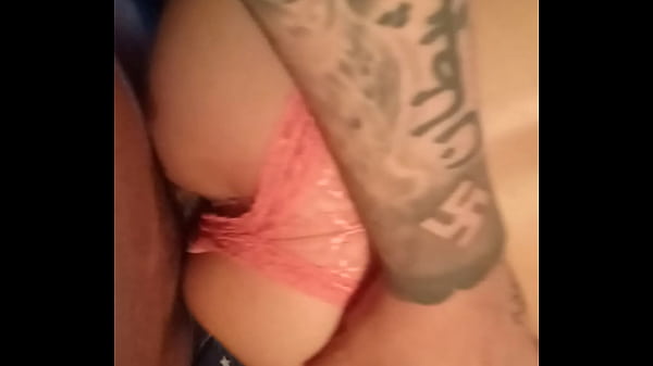 Puta en calzones rosas