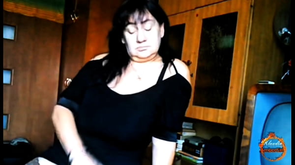 Polish milf KlaudiaAmberGirl masturbates to German gangbang porn
