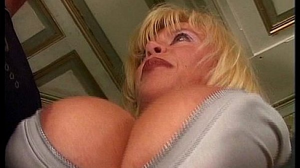 Fisting and Squirting for an old Lady!!!