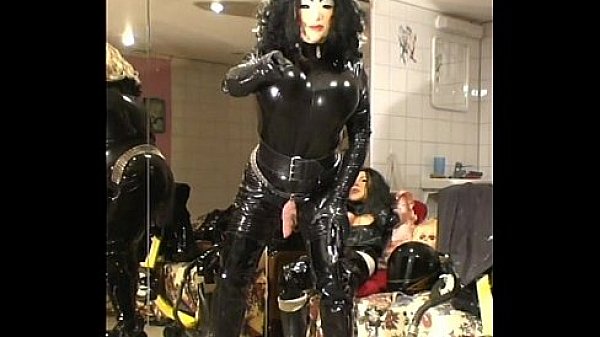 Roxina.2005KinkyRubberSlut060405XXL.MPG