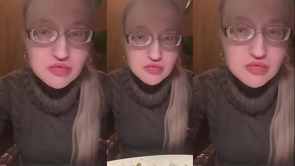 ASMR Eating tasty food in cafeteria  