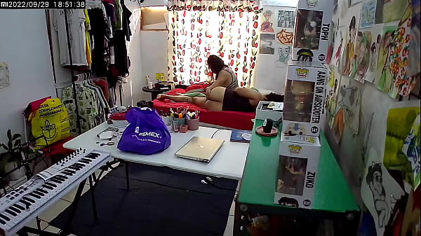 Camara escondida cuarto de madurita 