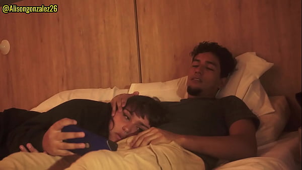 Mirando una pelicula con mi hijastra y le meti el pene en la boca antes ALISONGONZALEZ26