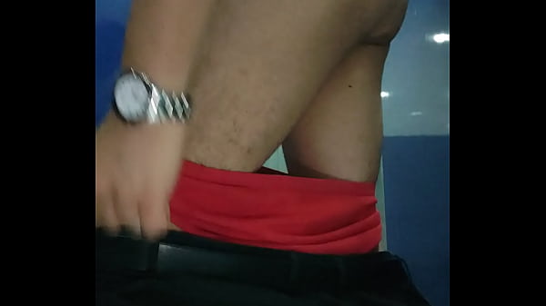 Esperando quien me coja!! Mostrando culo y verga!!