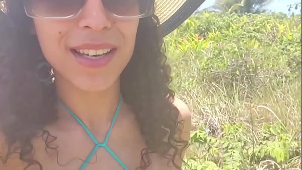 Fui na praia de nudismo chupara a rola grande do neg&atilde;o safado 