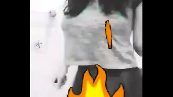 Magrinha dan&ccedil;ando e tirando a calcinha, acesse o link para ver o v&iacute;deo sem os emojis aii.sh/01-20-06-21mega  