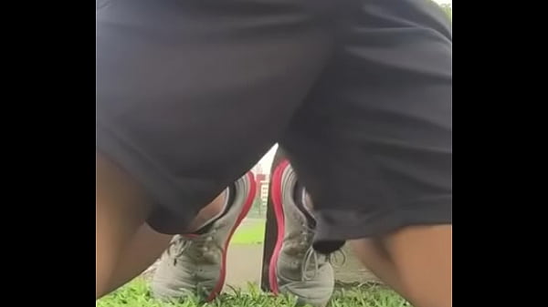 Boy thể thao sục cặc public