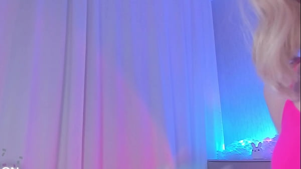 Trap Flaunts Her Cock 